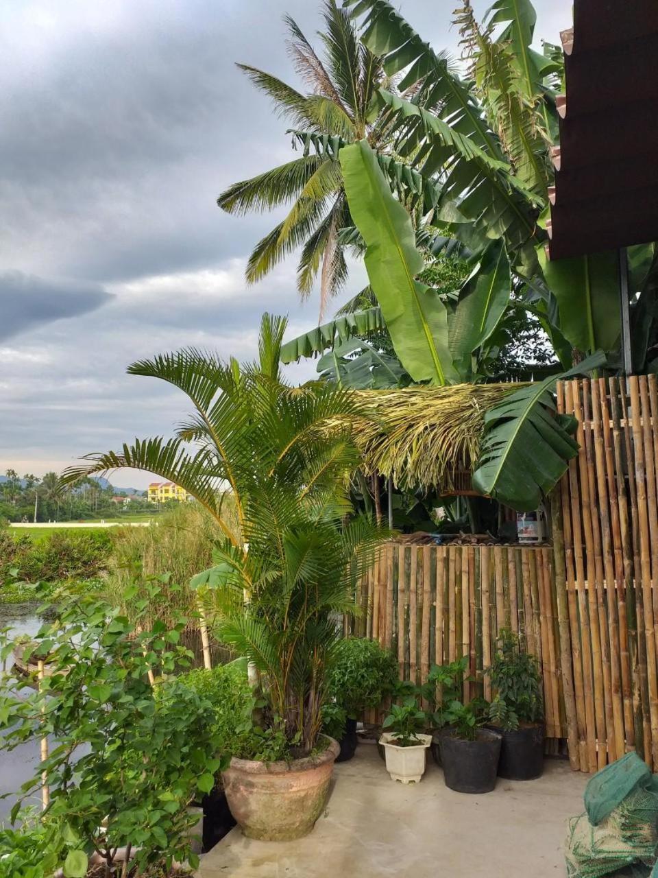Gio Chieu Homestay - Riverside & Swimming Pool Hoi An Bagian luar foto